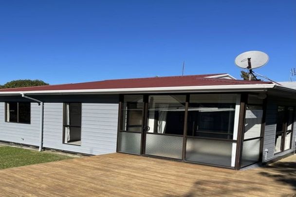 Tidy 2 bedroom home - close to town - Waihi - Photo 1