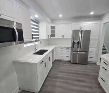 For Lease - 3 Sylvia Street, Barrie, Ontario - Photo 6