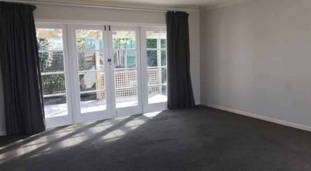 Sunny 3 bedroom family home in MVS school zone - Photo 2