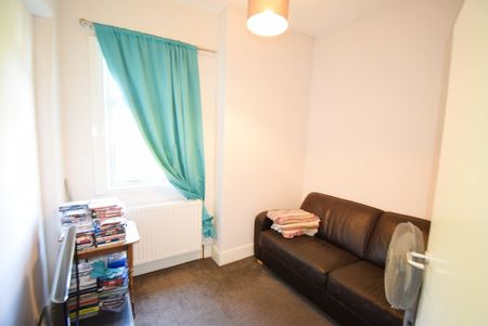 Room in a Shared House, James Avenue, NW2 - Photo 5