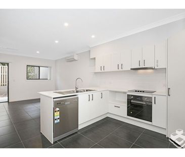 3 BEDROOM TOWNHOUSE IN POOL COMPLEX - Photo 6