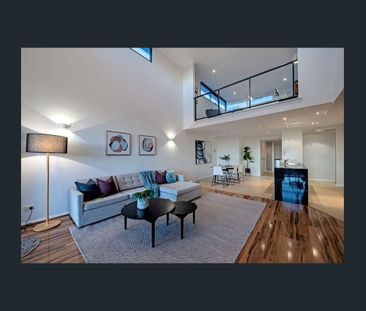 STYLISH FURNISHED APARTMENT IN VIBRANT LOCALE - Photo 3