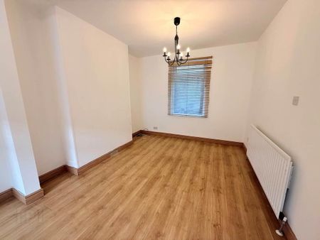 25 Shaw Street, Belfast, BT4 1PT - Photo 2