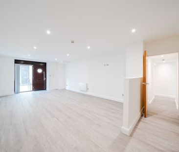 3 bedroom flat to rent - Photo 3