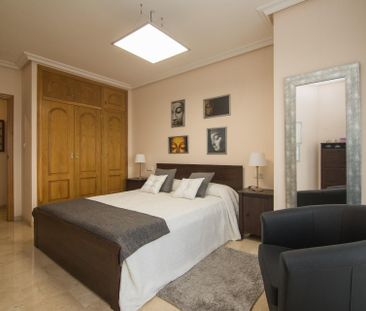 Piso de alquiler en Calle Santa Barbera, Centro - Photo 6