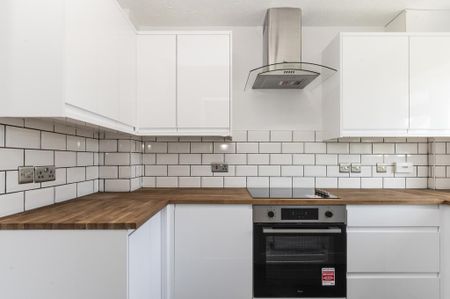 2 bedroom semi-detached house to rent - Photo 5