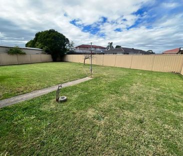 Family-Friendly Home in a Quiet Erskine Park Location - Photo 2