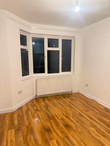 3 bedroom flat to rent - Photo 2