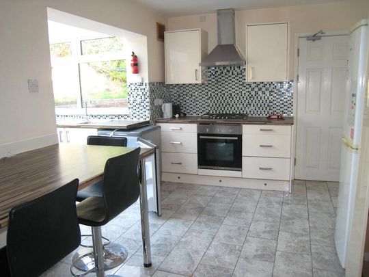 4 bedroom terraced house to rent - Photo 1