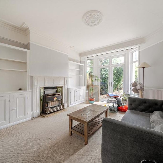 4 bedroom end of terrace house to rent - Photo 1