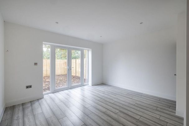 3 bedroom semi-detached house to rent - Photo 1