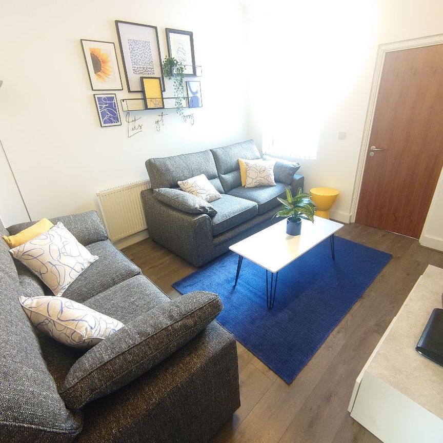 Gilroy Road, Kensington. - Photo 1