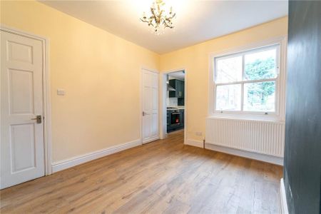 2 bedroom end of terrace house to rent - Photo 2