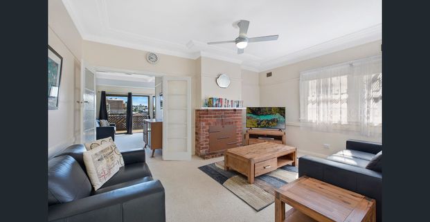 Charming Coastal Cottage with Space to Enjoy - Photo 1