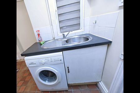 1 Bed Semi-Detached House, Florida Road, CR7 - Photo 2