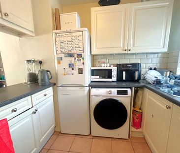 Brantwood Gardens, West Byfleet, Surrey, KT14 - Photo 6
