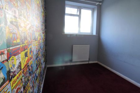 3 bedroom end of terrace house to rent - Photo 3