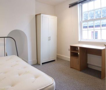 4 bedroom semi-detached house to rent - Photo 6