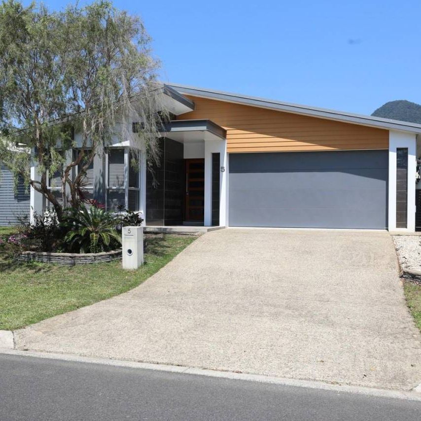 Modern Luxury - Ex Display Home - Full AC - Solar - Photo 1