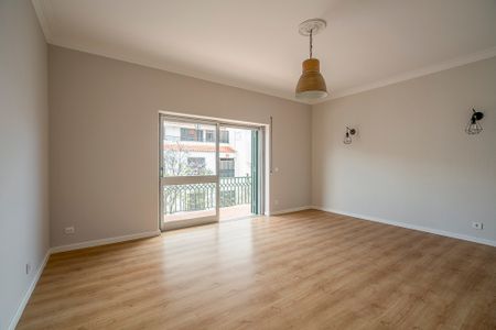 Apartamento T2 para arrendamento sem móveis no centro de Cascais - Photo 3