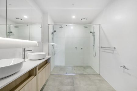 Brand New Three Bedroom Apartment with Breathtaking Views - Photo 4