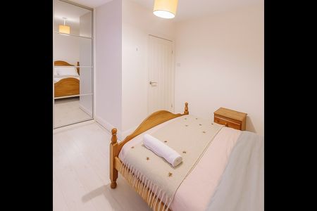 Room in a Shared House, Hyde Crescent, NW9 - Photo 4