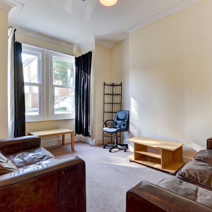 6 bedroom house to rent - Photo 1