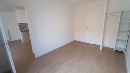 location Appartement T2 DE 43.17m² À MERY SUR OISE - Photo 2