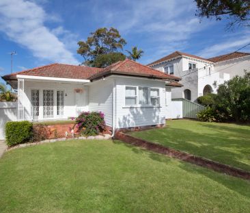 “Spacious home located in lovely locale” - Photo 5