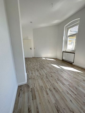 Renovierte 3 Raum Wohnung in Zwickau mit Balkon ab sofort zu vermieten - Photo 3