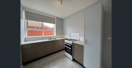 Comfortable & Conveniently Located Apartment - Photo 5