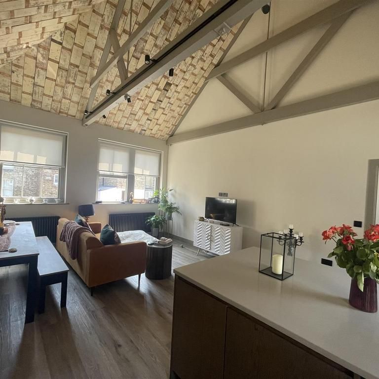 3 bedroom townhouse to rent - Photo 1