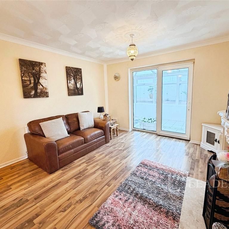 3 bedroom semi-detached house to rent - Photo 1