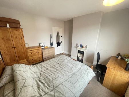 4 bedroom terraced house to rent - Photo 4