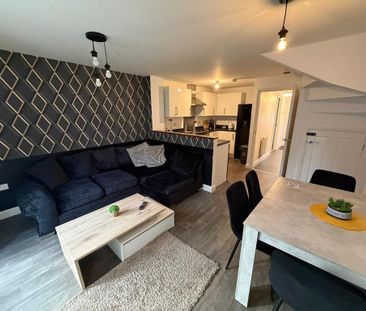 1 bedroom in a house share to rent - Photo 2