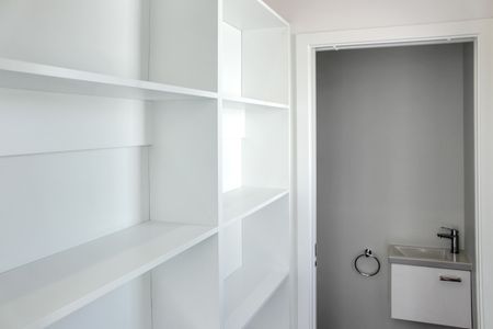 Stylish Near New Three Bedroom Townhouse - Photo 3