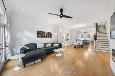 For Lease - 121 Davenport Road, Toronto, Ontario - Photo 2