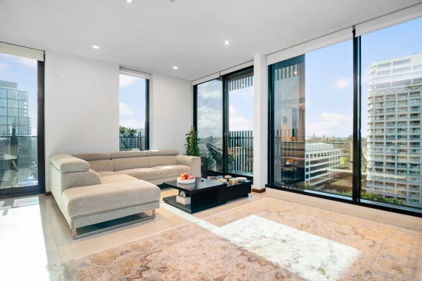 Renovated, Spacious Apartment with Breathtaking Views - FURNISHED - Photo 1