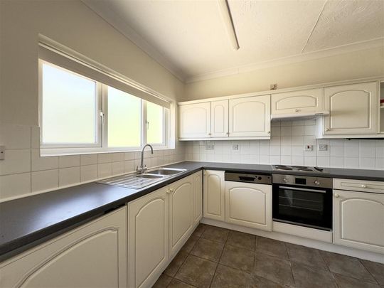 3 bedroom bungalow to rent - Photo 1