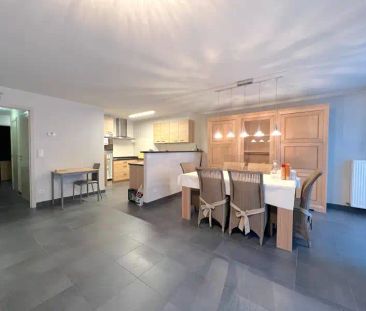 GELIJKVLOERS-APPARTEMENT MET GARAGE te TORHOUT - Photo 2