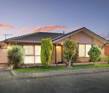 Modern Two Bedroom Freestanding Unit with Spacious Courtyard - Photo 4