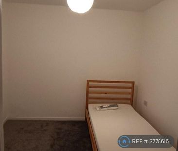 3 bedroom end of terrace house to rent - Photo 4