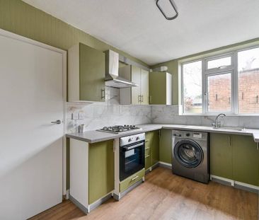 4 bedroom semi-detached house to rent - Photo 6