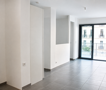 Location Appartement 1 pièce 38m² TOULON 83000 - Photo 2