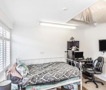 4 bedroom link detached house to rent - Photo 5