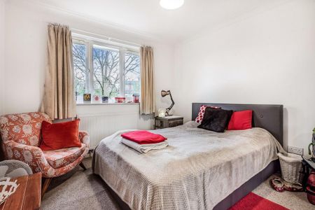 3 bedroom end of terrace house to rent - Photo 2