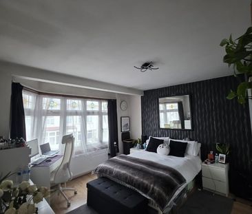 3 Bed Terraced House, Clarendon Road, N18 - Photo 4