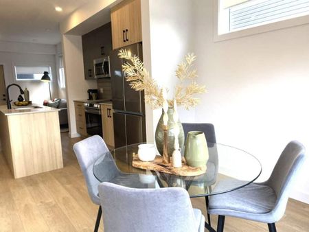 Edmonton Unfurnished townhouse Rental in Jasper Place - BRAND NEW Stunning Townhome in A+ Location, Close to Downtown & Parks and Pet Friendly! - Photo 5