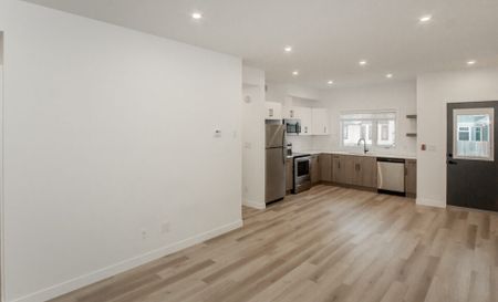 Bristol: Black Accents – 710 Westminster, Winnipeg, MB - Photo 2