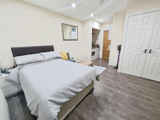 Studio to rent - Photo 1